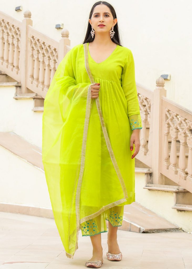 Latest Shalwar Kameez Designs For Girls-15 New Styles To Try | Latest salwar  kameez designs, Salwar kameez designs, Kameez designs