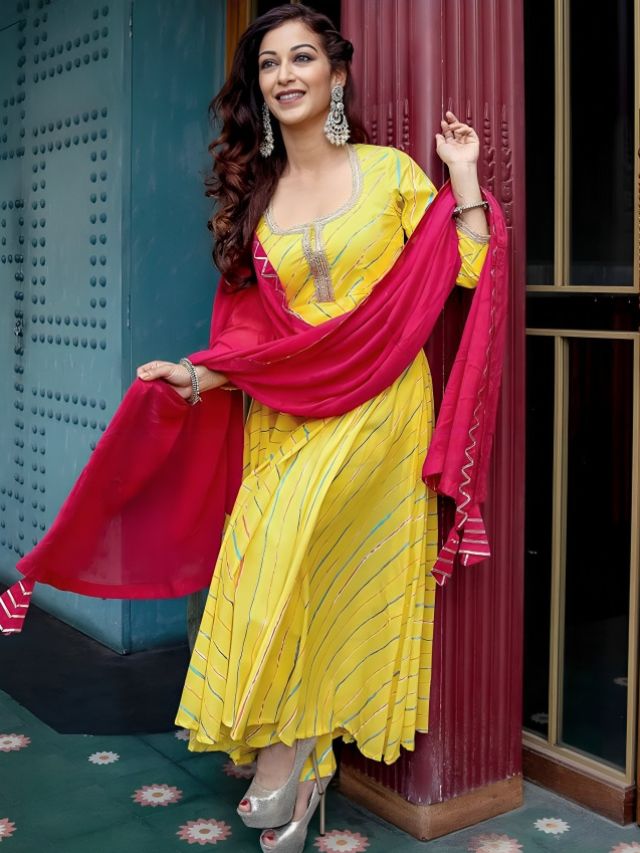 Loose Free-falling Dupatta Draping Styles