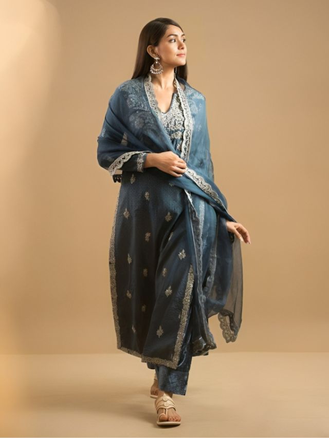 Mrunal Thakur’s Jacket Style Dupatta Draping