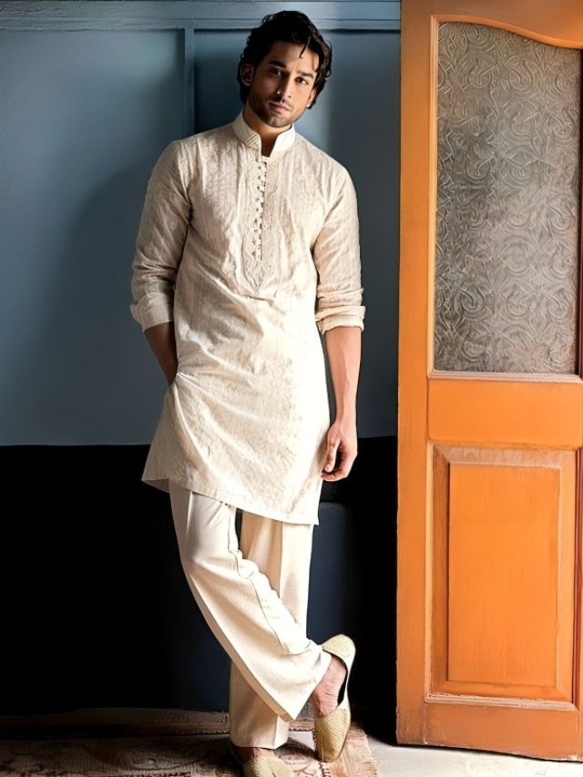 Jutti with Mens Chikan Kurta