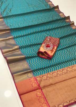 Attractive Banarasi weaving Silk Saree with Kanchipuram pattern In Rama