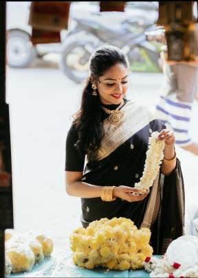 Black Color With Golden Weaving Work With Reach Pallu BERRY-1 Banarasi Silk Saree