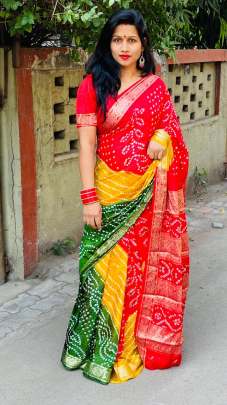 Exclusive Hand Made Bandani Saree In Red