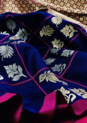 Lichi Silk Waving Jacquard Saree With Reach Pallu In Royal Blue