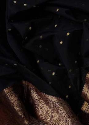 Traditional Kanchipuram Reach Gold Zari  With lovely Black Pallu Saree In Black Kanchipuram Silk Saree