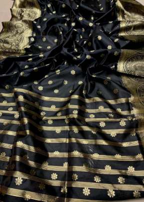 Traditional Kanchipuram Reach Gold Zari  With lovely Black Pallu Saree In Black Kanchipuram Silk Saree